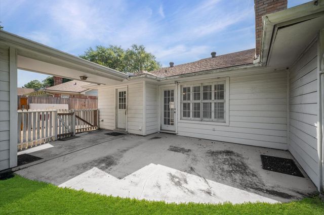 12026 Sugar Springs Drive, Houston, TX 77077