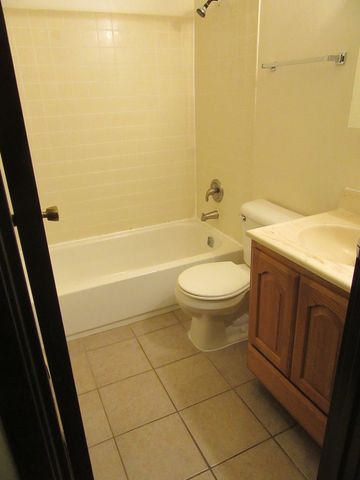 135 Pickwick Drive A, Schaumburg, IL 60193
