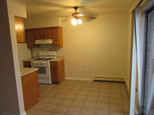 135 Pickwick Drive A, Schaumburg, IL 60193