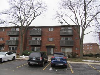 135 Pickwick Drive A, Schaumburg, IL 60193