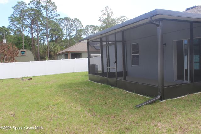 251 Crosspoint Street SE, Palm Bay, FL 32909