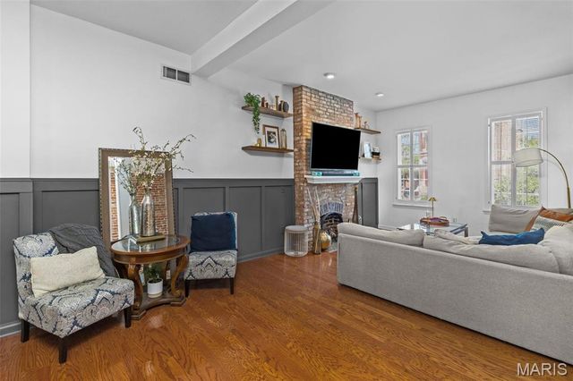 2026 Sidney Street, St Louis, MO 63104
