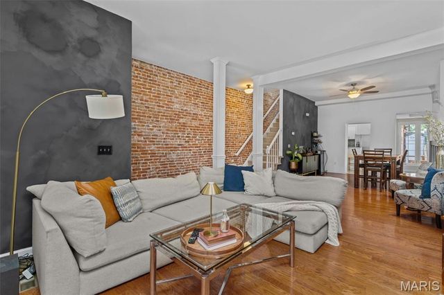 2026 Sidney Street, St Louis, MO 63104
