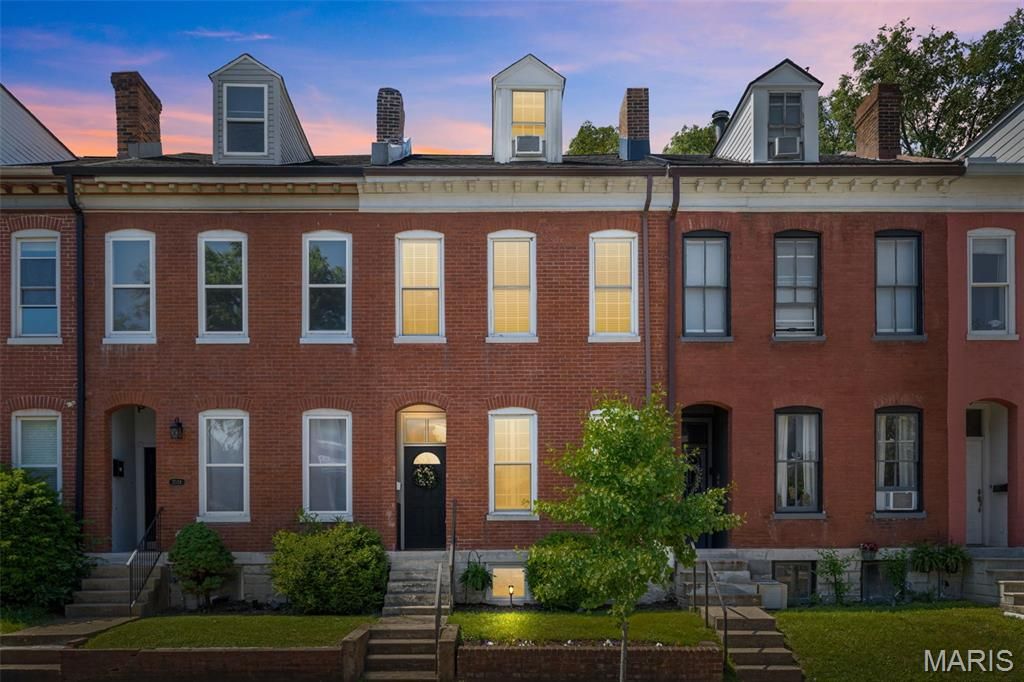2026 Sidney Street, St Louis, MO 63104