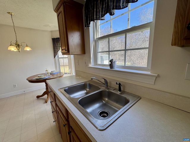 212 KINGSPORT RD, Waynesboro, VA 22980