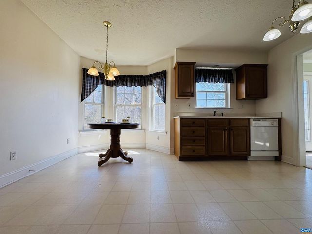 212 KINGSPORT RD, Waynesboro, VA 22980