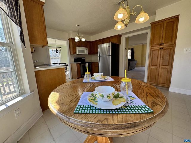 212 KINGSPORT RD, Waynesboro, VA 22980