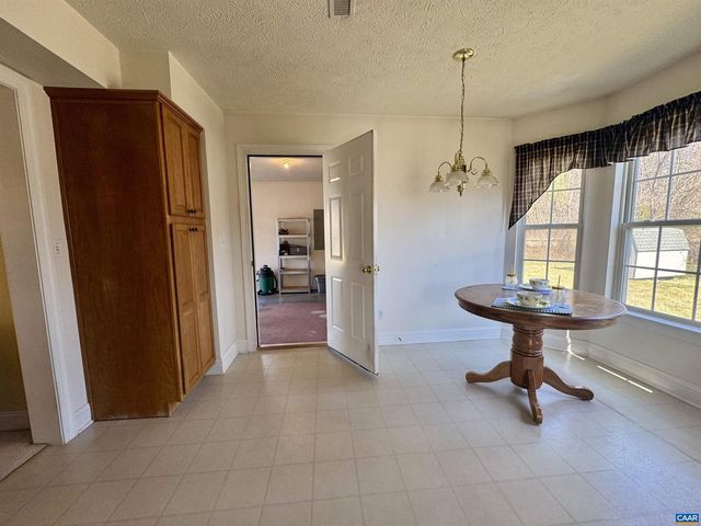 212 KINGSPORT RD, Waynesboro, VA 22980