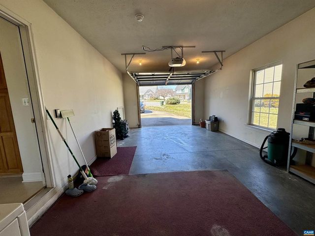 212 KINGSPORT RD, Waynesboro, VA 22980