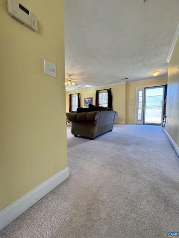 212 KINGSPORT RD, Waynesboro, VA 22980