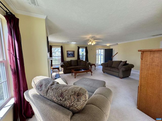 212 KINGSPORT RD, Waynesboro, VA 22980