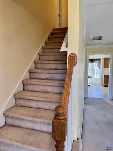 212 KINGSPORT RD, Waynesboro, VA 22980