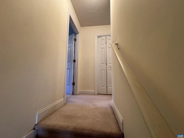 212 KINGSPORT RD, Waynesboro, VA 22980