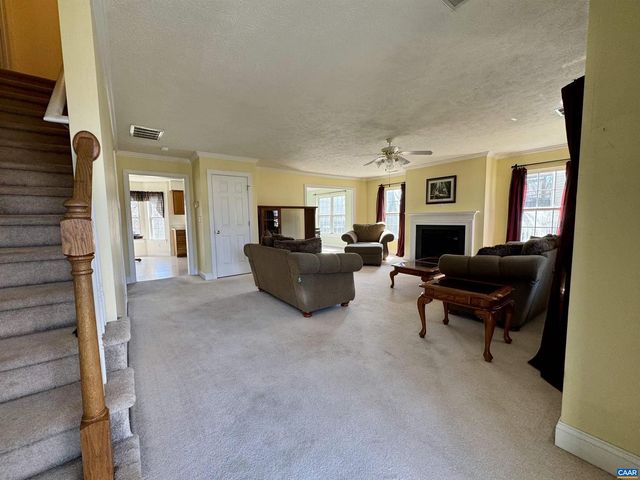 212 KINGSPORT RD, Waynesboro, VA 22980