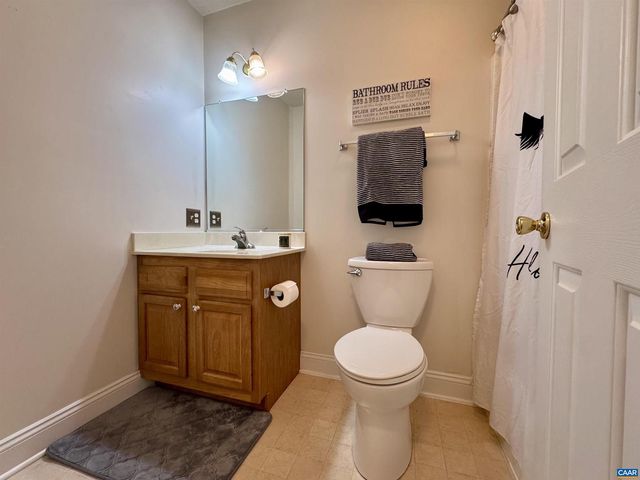 212 KINGSPORT RD, Waynesboro, VA 22980