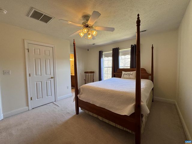 212 KINGSPORT RD, Waynesboro, VA 22980