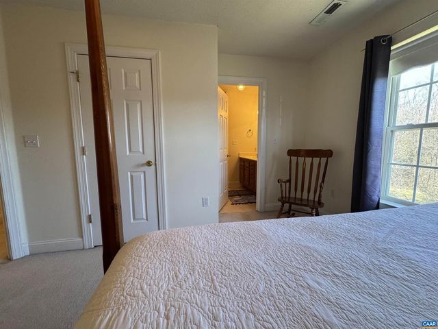 212 KINGSPORT RD, Waynesboro, VA 22980