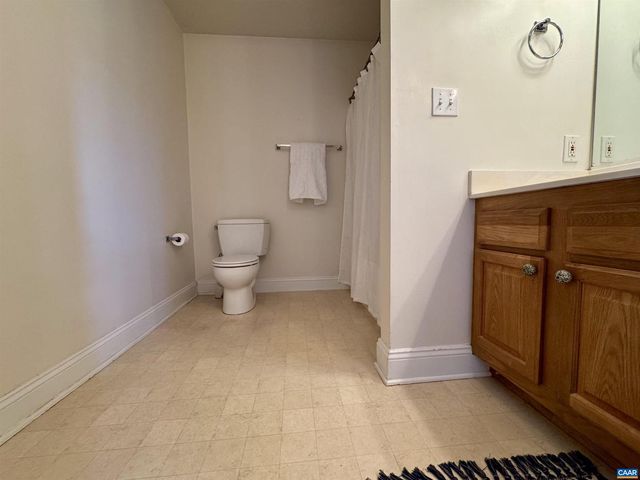 212 KINGSPORT RD, Waynesboro, VA 22980