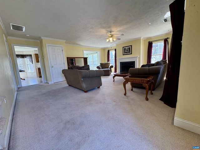 212 KINGSPORT RD, Waynesboro, VA 22980