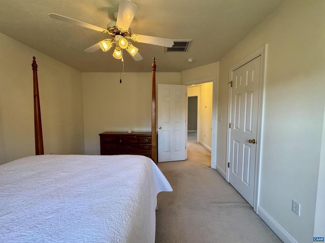 212 KINGSPORT RD, Waynesboro, VA 22980