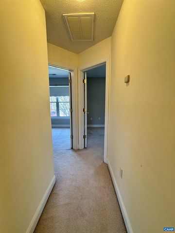 212 KINGSPORT RD, Waynesboro, VA 22980