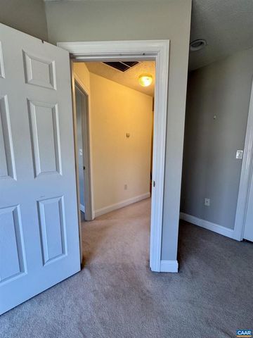 212 KINGSPORT RD, Waynesboro, VA 22980