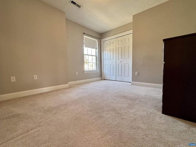 212 KINGSPORT RD, Waynesboro, VA 22980