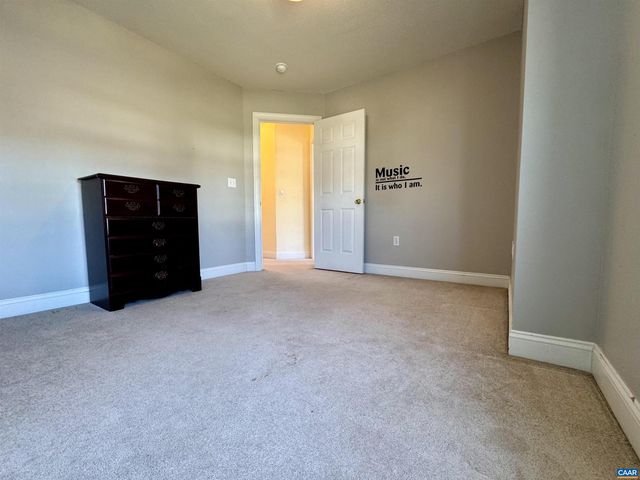 212 KINGSPORT RD, Waynesboro, VA 22980