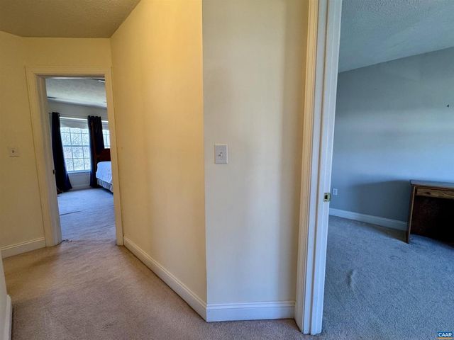 212 KINGSPORT RD, Waynesboro, VA 22980