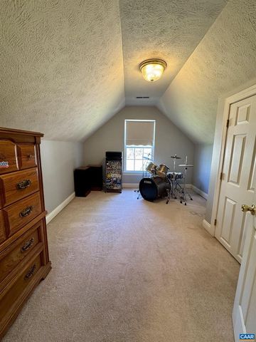 212 KINGSPORT RD, Waynesboro, VA 22980