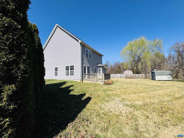 212 KINGSPORT RD, Waynesboro, VA 22980