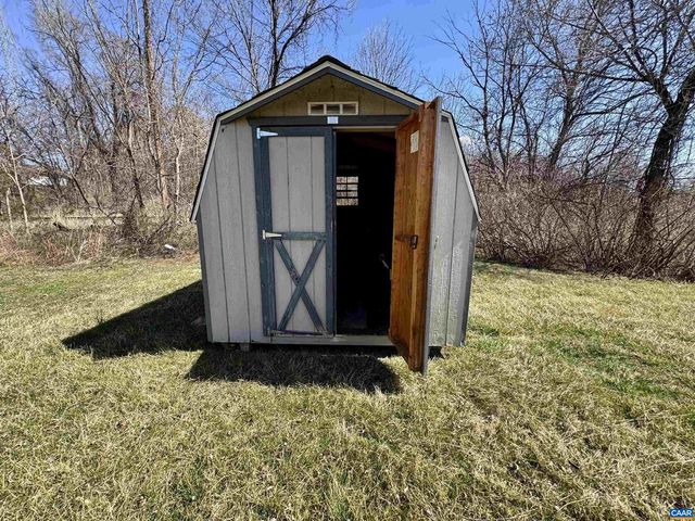 212 KINGSPORT RD, Waynesboro, VA 22980