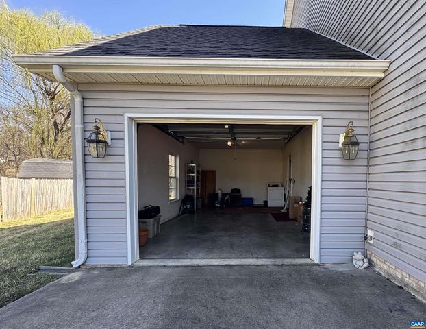 212 KINGSPORT RD, Waynesboro, VA 22980