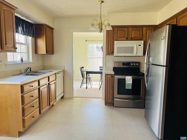 212 KINGSPORT RD, Waynesboro, VA 22980