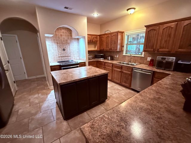 172 Myra Road, Byhalia, MS 38611