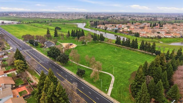 9189 Bungalow Way, Elk Grove, CA 95758