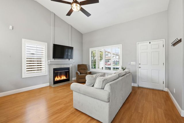 9189 Bungalow Way, Elk Grove, CA 95758