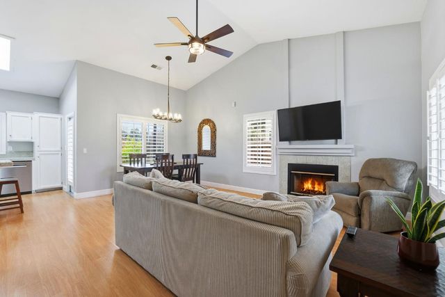 9189 Bungalow Way, Elk Grove, CA 95758