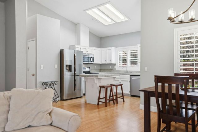 9189 Bungalow Way, Elk Grove, CA 95758