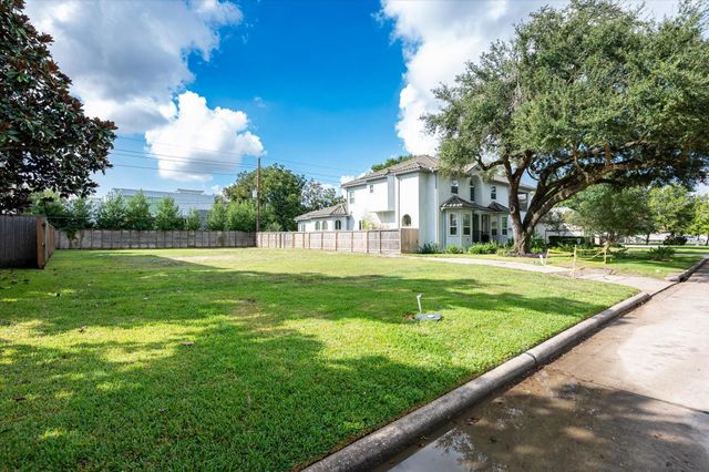 4625 Willow Street, Bellaire, TX 77401