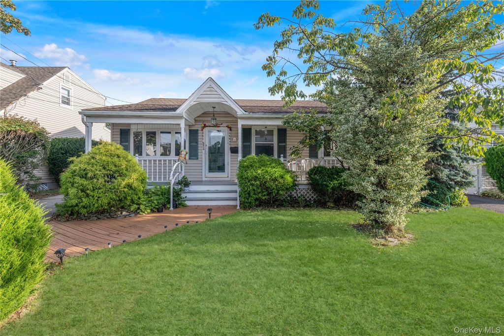 84 5th Street, New Hyde Park, NY 11040 — exterior