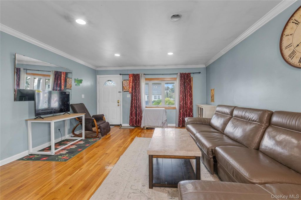 84 5th Street, New Hyde Park, NY 11040 — photo 4