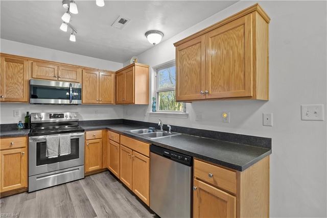 214 Douglas AVE, Chesapeake, VA 23323