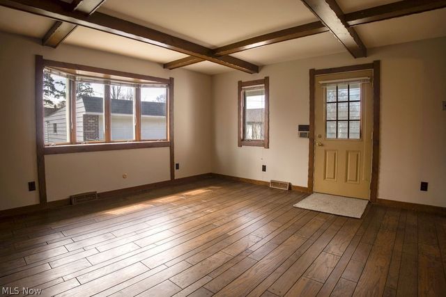 5404 Beacon Road, Lyndhurst, OH 44124