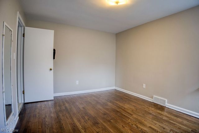 5404 Beacon Road, Lyndhurst, OH 44124