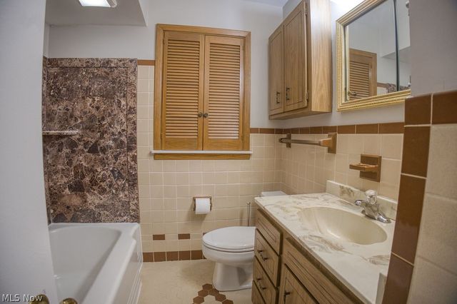 5404 Beacon Road, Lyndhurst, OH 44124