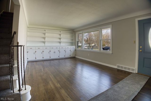 5404 Beacon Road, Lyndhurst, OH 44124