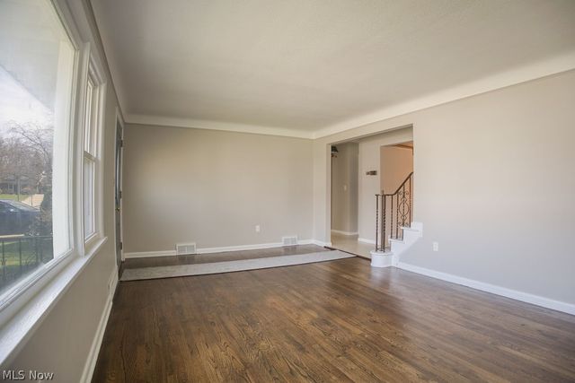 5404 Beacon Road, Lyndhurst, OH 44124