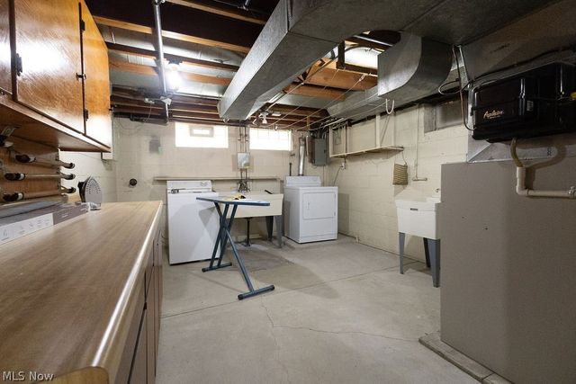 5404 Beacon Road, Lyndhurst, OH 44124