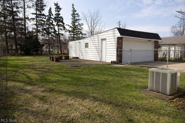 5404 Beacon Road, Lyndhurst, OH 44124